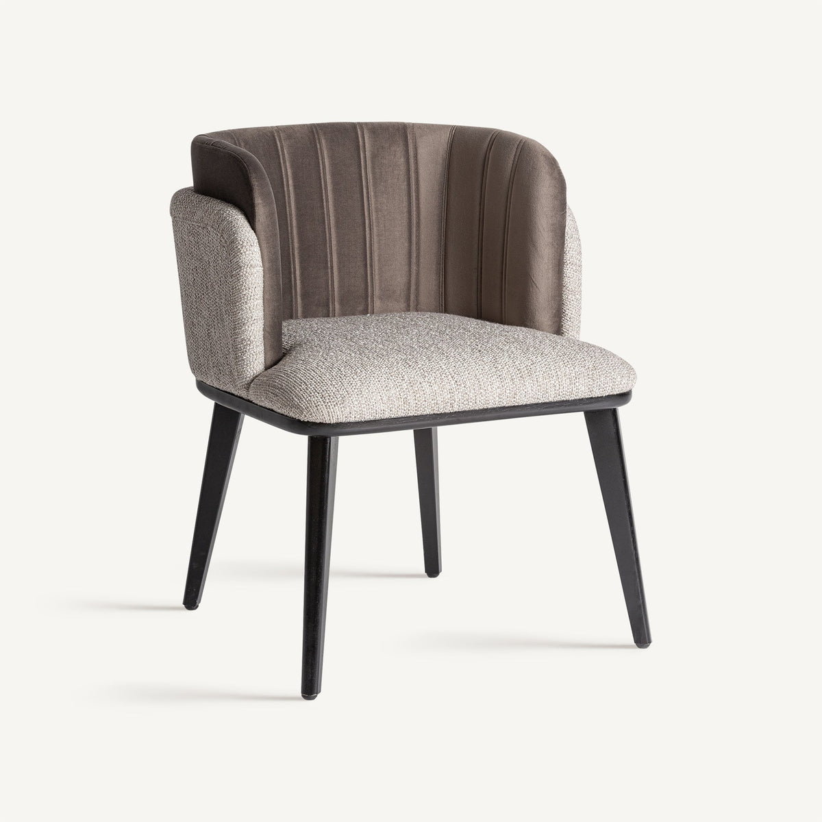 CHAISE LABEGE