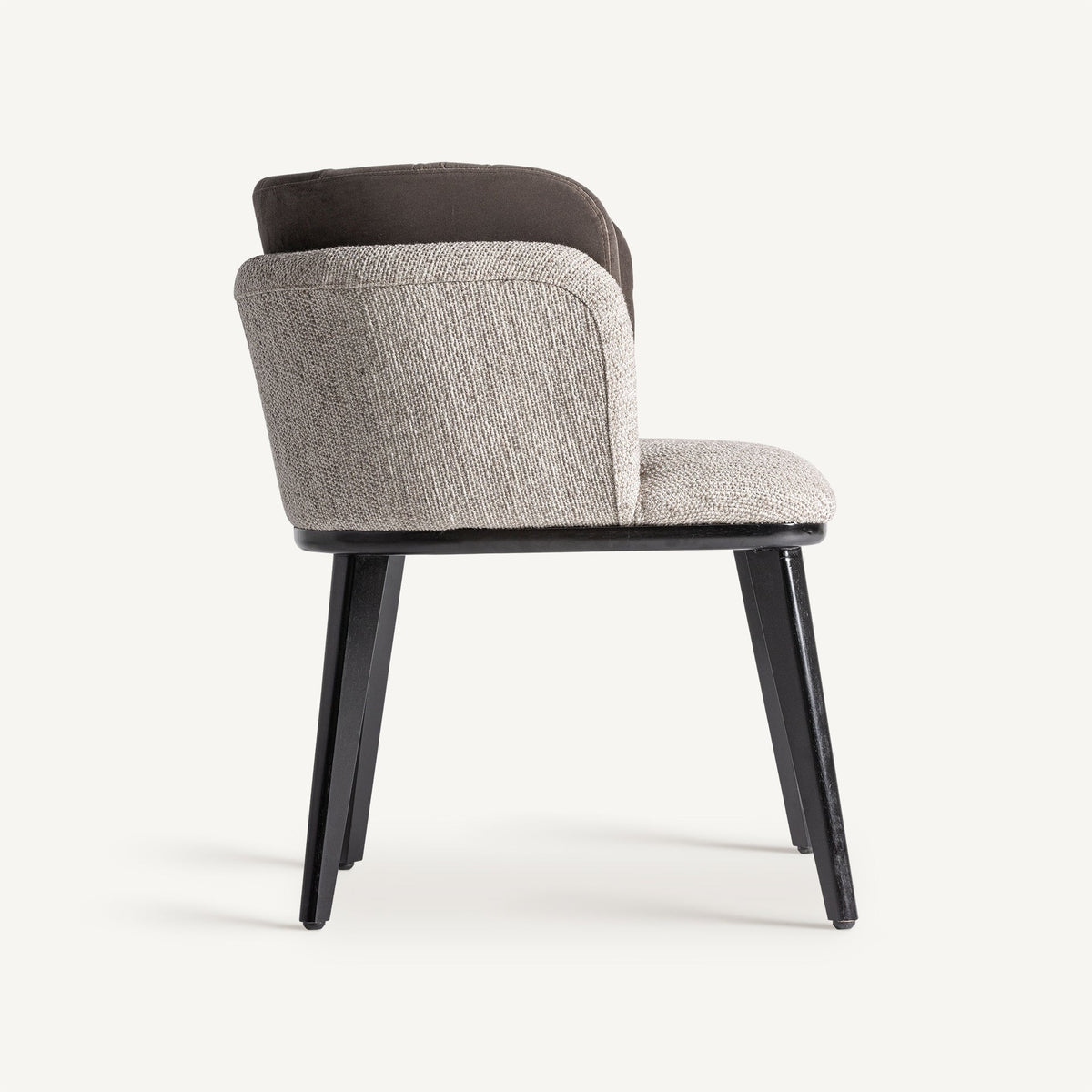CHAISE LABEGE
